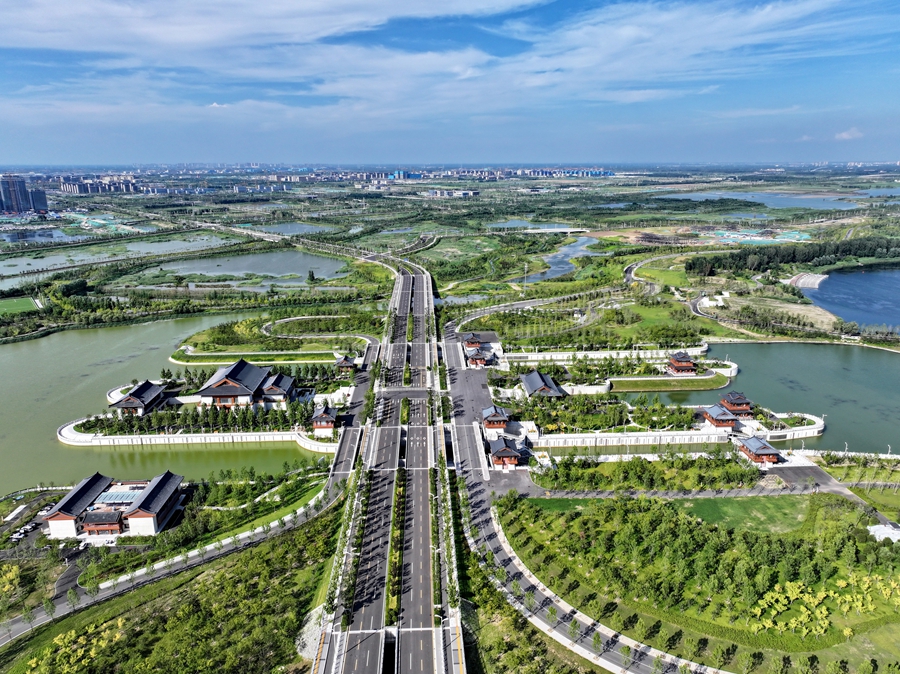 这是位于雄安新区启动区与白洋淀交汇处的南河枢纽(2026年8月4日摄,无人机照片)。